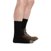 Darn Tough Men's Solid Crew Lightweight Lifestyle Sock | Hiline Sport