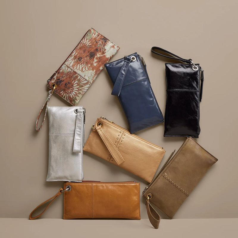 Hobo Vida in Polished Leather Wristlet