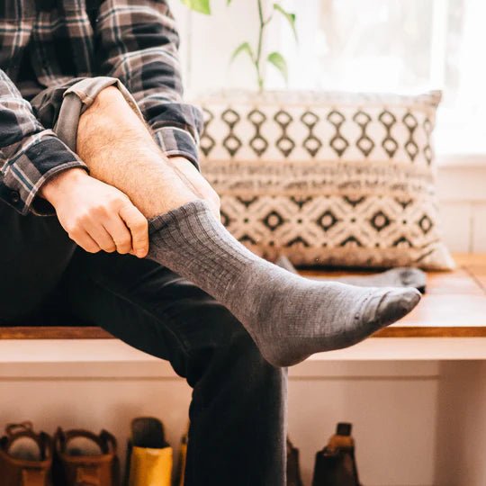 Darn Tough Men's The Standard Crew Light Socks - Hiline Sport -