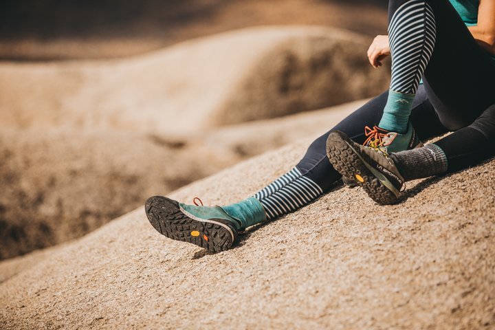 Darn Tough Women's Hiker Micro Crew Midweight Hiking Sock | Hiline Sport